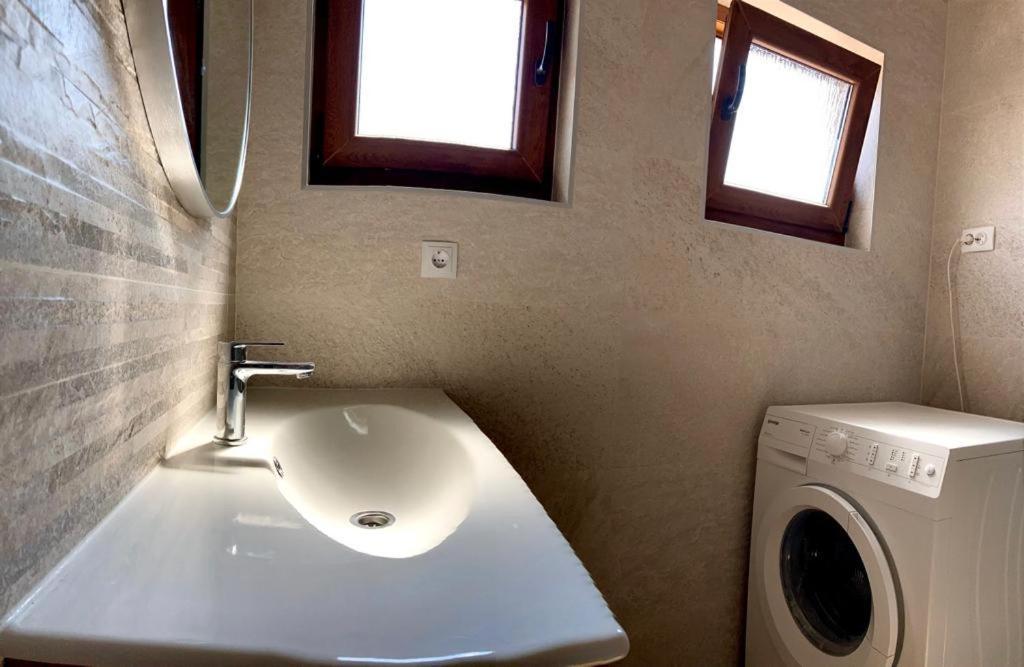 Studio Apartman Luka Starigrad Paklenica Esterno foto